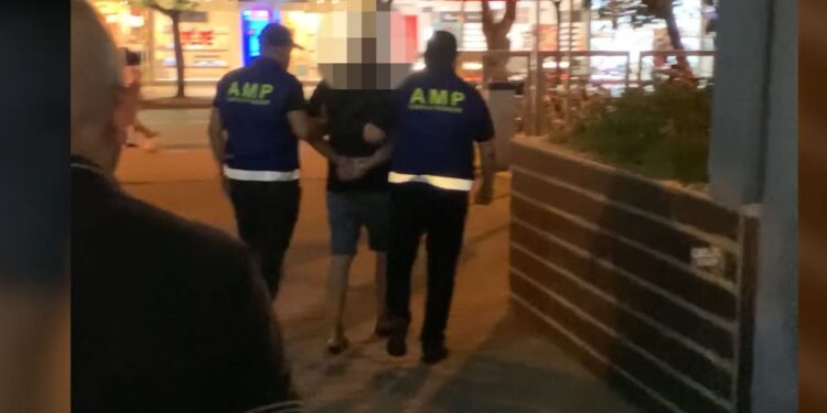 VIDEO/ Arrestohet shefi i antidrogës në Durrës, i bëri presion dhe i mori 10 mijë euro një biznesmeni