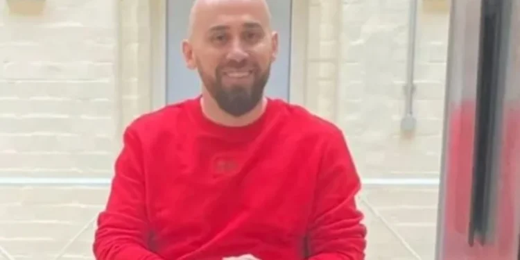 The Times: Vrasësi shqiptar “Babale” s’ndalet. Live në Instagram e TikTok nga burgu i Manchesterit! Dëgjon këngët e Stresit…