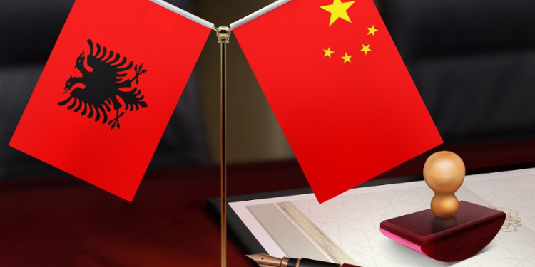 Kina dhe Shqipëria, mes dritëhijeve dhe enigmave politike