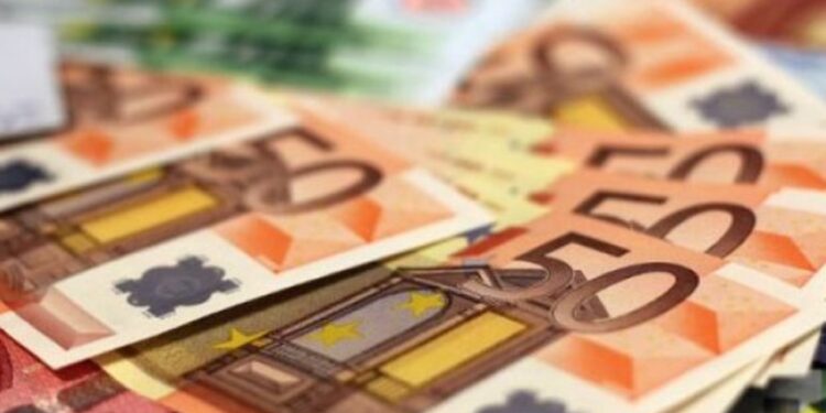 Këmbëmi valutor për ditën e sotme, sa shitet e blihet, paundi, dollari dhe euro