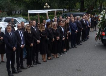 Lamtumirë Gerti Bogdani! Kolegët e ish-deputetit në lot: Ishte shembull frymëzues për të rinjtë