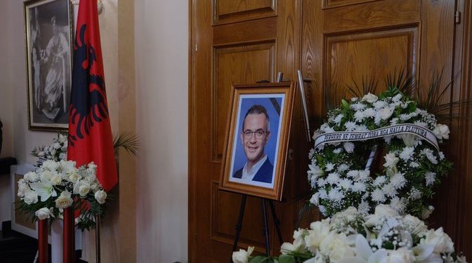 Homazhe në Kuvendin e Shqipërisë për politikanin e ndjerë Gerti Bogdani