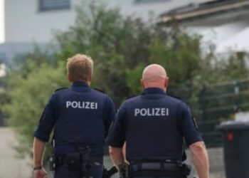 Kërcënoi policët gjermanë me hanxhar dhe thikë, arrestohet shqiptari! Bërtiti “Allahu Akber” para tyre