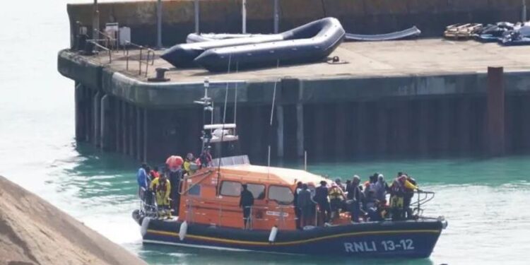 Përmbyset varka me emigrantë në kanalin anglez, 12 viktima