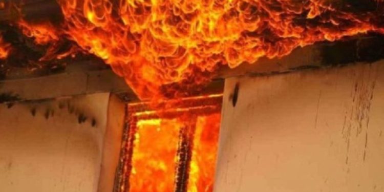 Tragjike në Has, humb jetën djali dhe nëna pas zjarrit në banesë