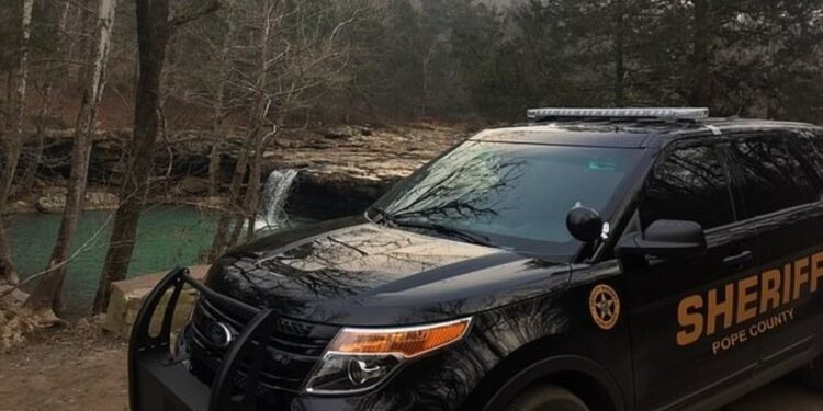 E rëndë në SHBA, 10 vjeçari vret ish-kryebashkiakun dhe vajzën e tij