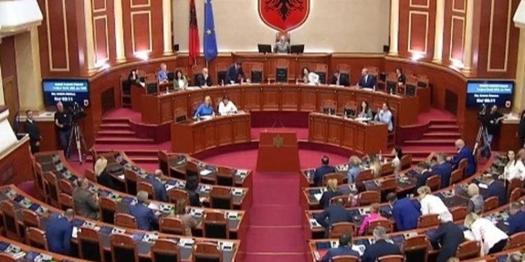 Jetojnë me qira në Tiranë, kush janë deputetët të cilëve u paguhet shtëpia nga Kuvendi