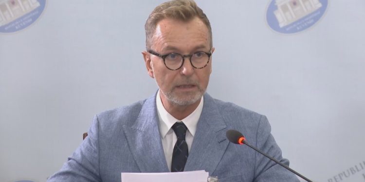 Ambasadori i BE ia thotë në sy Spiropalit: Vendimet e Gjykatës Kushtetuese duhet të zbatohen!