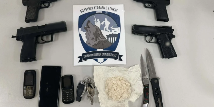 EMRAT/ Kapet banda e hajdutëve në Athinë, drejtoheshin nga një shqiptar. Hiqeshin si policë dhe vidhnin në dyqane