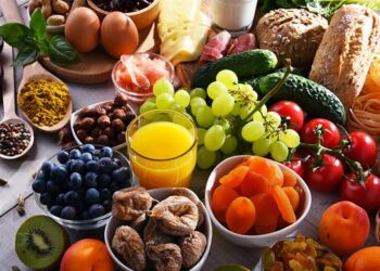 Cilat ushqime janë të sigurta për t’u ngrënë pas datës së skadencës?