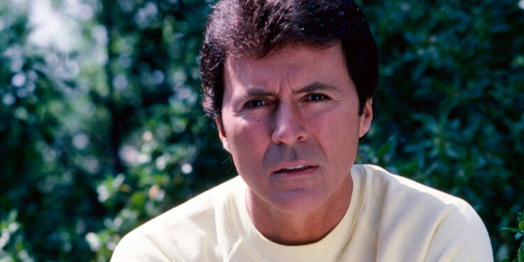 Shuhet aktori i njohur James Darren!