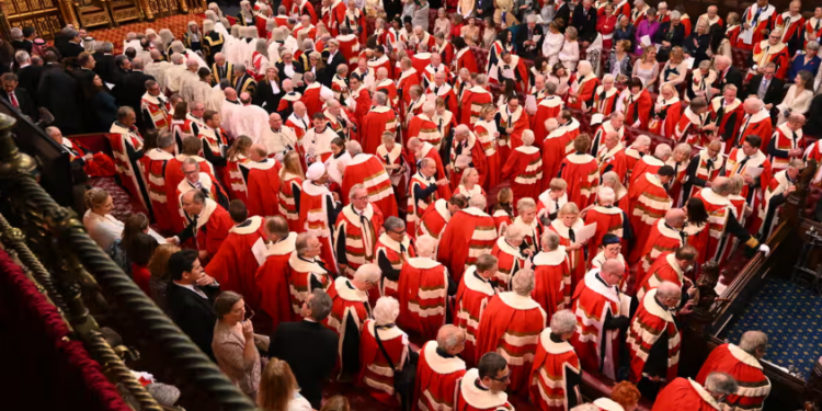 Mbretëri e Bashkuar-Ministrat prezantojnë plane për të hequr të gjithë bashkëmoshatarët e trashëguar nga Lordët