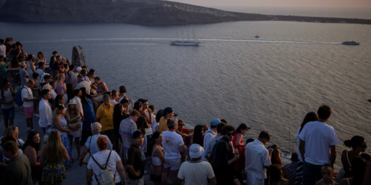 Greqia do të taksojë mbërritjen e anijeve turistike për të mbrojtur ishujt e njohur nga mbiturizmi