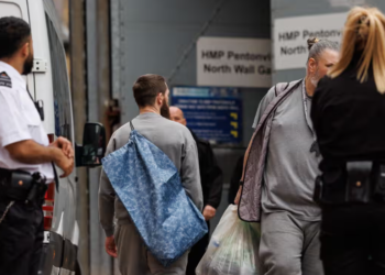 Policia ‘u largua për t’u marrë me pasojat’ e lirimit të parakohshëm të planifikuar keq të 1700 të burgosurve