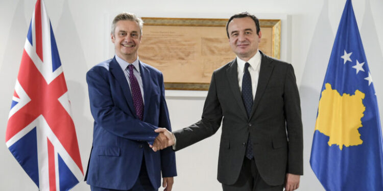 Kurti takoi ambasadorin britanik, flasin për programet e bashkëpunimit