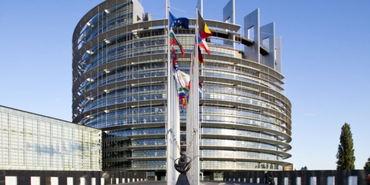 “Dështimi i palëve për t’i ulur tensionet do të ketë pasoja”, a po vazhdon BE ta “kërcënojë” Kosovën?