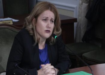 Jep dorëheqjen gjyqtarja e Gjykatës Kushtetuese, Elsa Toska. Institucioni mbetet me 8 anëtarë