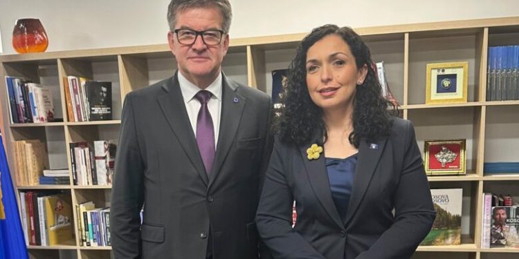 Lajçak pas takimit me presidenten Osmani: Biseduam për procesin e normalizimit, i vlerësoj rekomandimet e saj se si të zbatohet marrëveshja e Ohrit