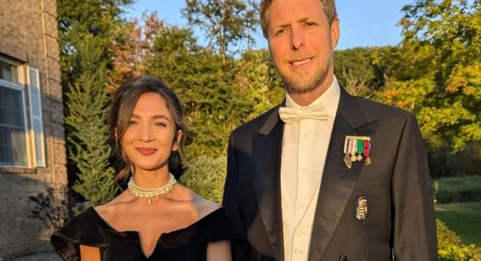 Të kapur prej dore, Princ Leka ndan foton e parë me Blerta Celibashin