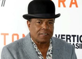 Vdes në moshën 70-vjeçare vëllai i Michael Jackson