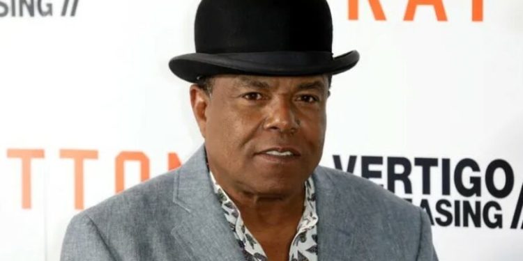 Vdes në moshën 70-vjeçare vëllai i Michael Jackson