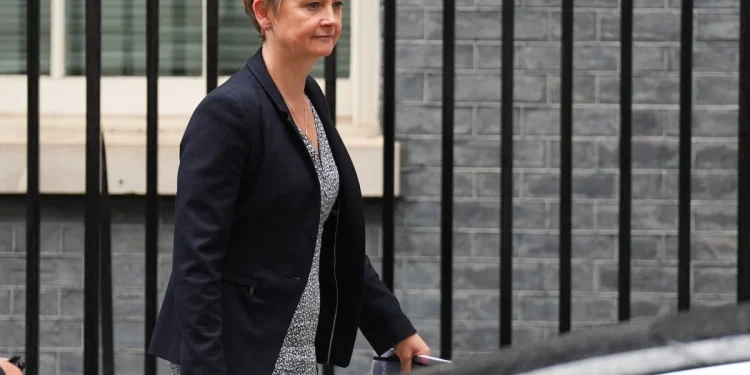 Britania e Madhe i “hap derën” marrëveshjes me Shqipërinë për emigrantët, si ajo me Italinë