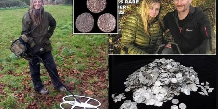 Shtatë gjuetarë thesaresh në Britani bëhen milionerë, thesari i tyre me mijëra monedha argjendi u shit për 4.3 milionë funte