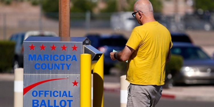 E padëgjuar më parë, digjen kutitë e votimit për presidencialet në SHBA