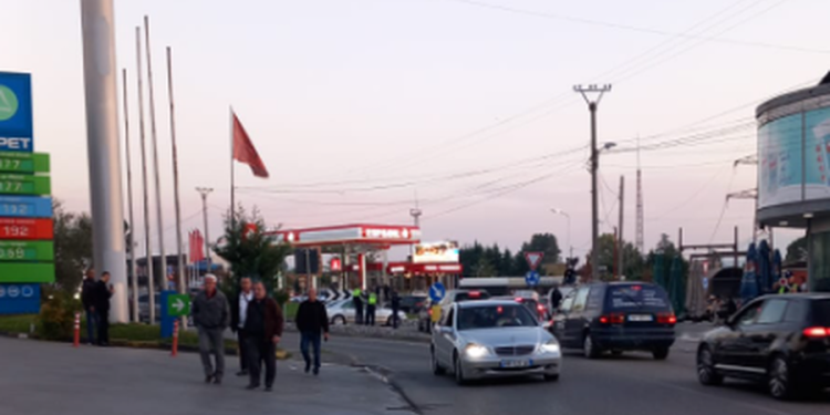 Mosbindja civile, nis bllokimi i rrugëve nga protesuesit