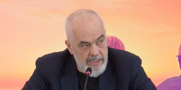 Rama tallet me pensionistët: Jeni analistët më të mirë politikë