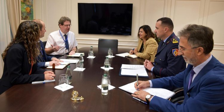 Drejtori i Policisë takohet me ekspertët britanikë, fokusi te menaxhimi i burimeve policore në nivel strategjik
