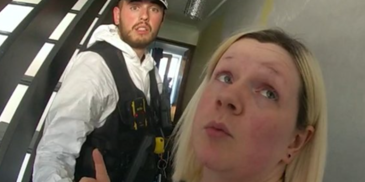 VIDEO/ Britani, vrau prindërit dhe i fshehu për 4 vite trupat e tyre, dënohet me burg të përjetshëm 36-vjeçarja