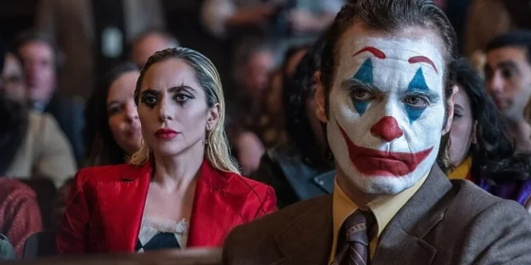 “Joker 2” zhgënjen fansat dhe kritikët, merr vlerësime të ulëta në faqet e filmave