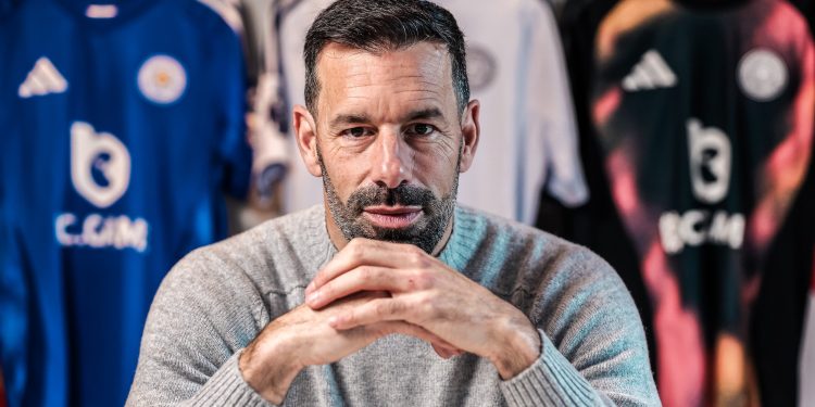 E larguan nga Manchester United, Nisterlooy zyrtarizohet te skuadra e Premierligës