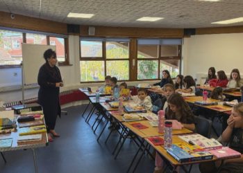 Mësimi dhe ruajtja e gjuhës shqipe, mësuese Diana hap shkollën “Iliria” në Londër, apel prindërve