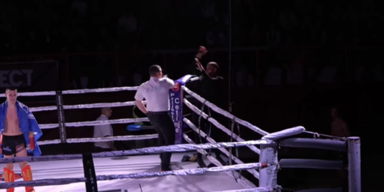 VIDEO/ Skandal në Mal të Zi, arbitri godet me trofe në fytyrë trajnerin shqiptar të kikboksit