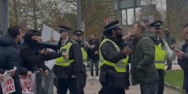“Ju që doni të takoni kriminelin Rama nuk jeni shqiptarë”, thirrjet e protestuesve në Londër