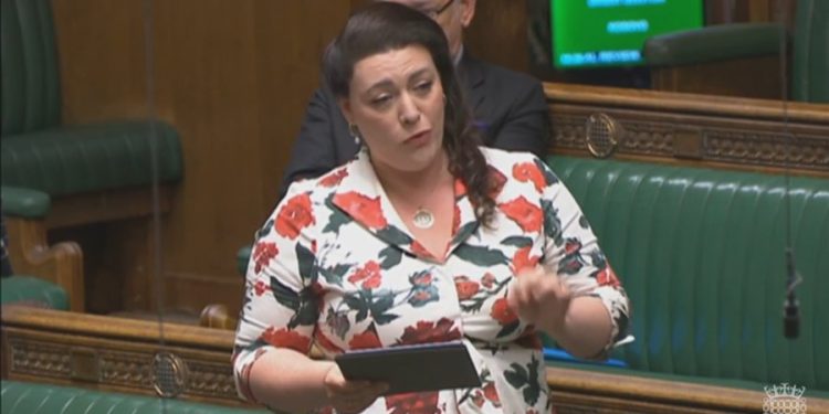 “Mohimi është vazhdimësi e vrasjeve”, deputetja britanike reagon ndaj deklaratave të Vuçiç