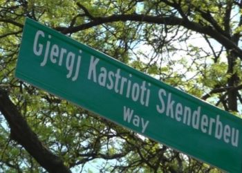 “Ishte i mbushur me ëndrra dhe jetë, ia morën të dyja!” Nëna e Martinit prek me mesazhin e saj në protestë