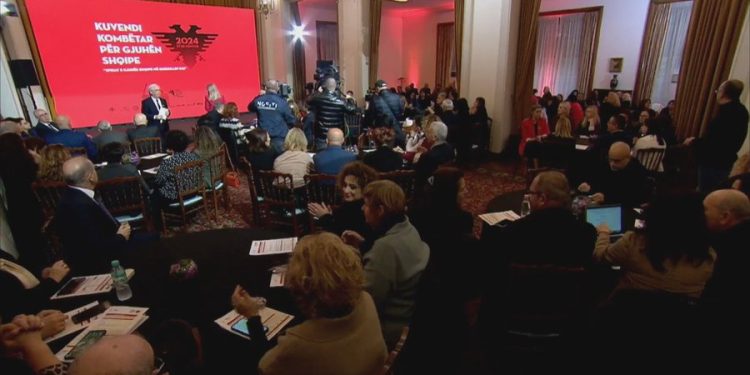 Alarm sigurie në aeroportin Gatwick të Londrës, evakuohet terminali