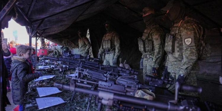 Sulmohet stacioni policor në Zveçan, hidhen dy granata dore