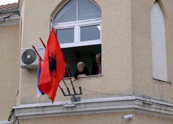 Presheva “tërbon” shtetin serb, kryetarja e komunës ngre flamurin shqiptar: Duam barazi dhe respekt