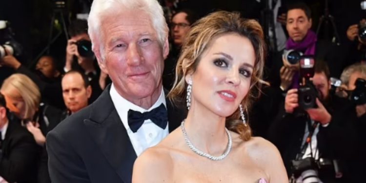 Enver Hoxha “mollë sherri” në 80-vjetorin e çlirimit! Komunistët përplasen me veteranët: Ai është legjendar