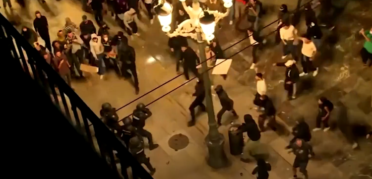 Përmbytjet në Spanjë, protesta të dhunshme në Valencia