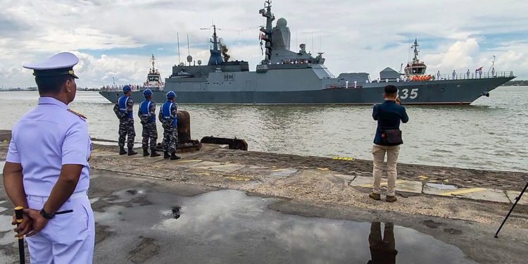 Stërvitjet e përbashkëta detare të Rusisë sinjalizojnë fillimin e ndryshimit të politikës së jashtme të Indonezisë