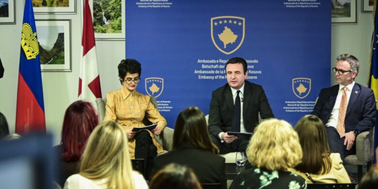 Kurti bashkëbisedoi me gratë sipërmarrëse, profesioniste dhe akademike nga diaspora në Zvicër