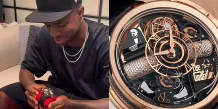 Vinicius bleu një orë me vlerë 2.3 milionë dollarë me motive nga filmi “The Godfather”
