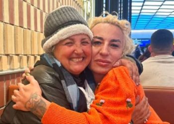 “Jetonte në stacionin e trenit”, strehoi Parashqevi Simakun, biznesmeni: Do të qëndrojë tre javë në hotel dhe më pas…