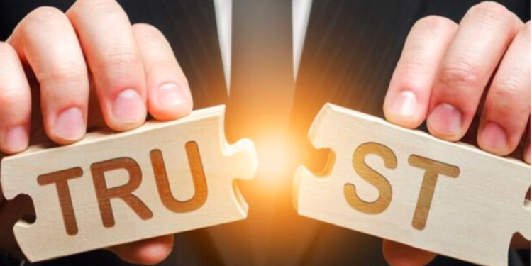 Rekord në Ballkan, shqiptarët nuk i besojnë as njëri-tjetrit dhe as shtetit