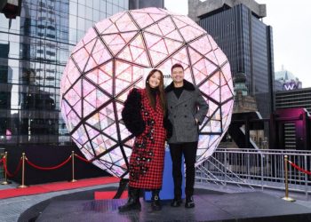 Rita Ora, Ryan Seacrest gati për të drejtuar koncertin e Vitit të ri në Nju Jork